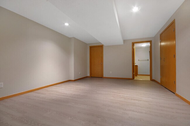 Building Photo - 218 Elmhurst Ct