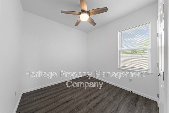 Building Photo - 323 Gabriel