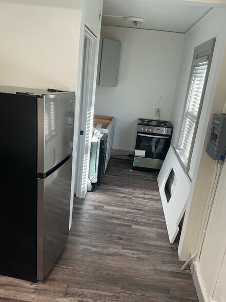 Building Photo - 1826 E 8th St