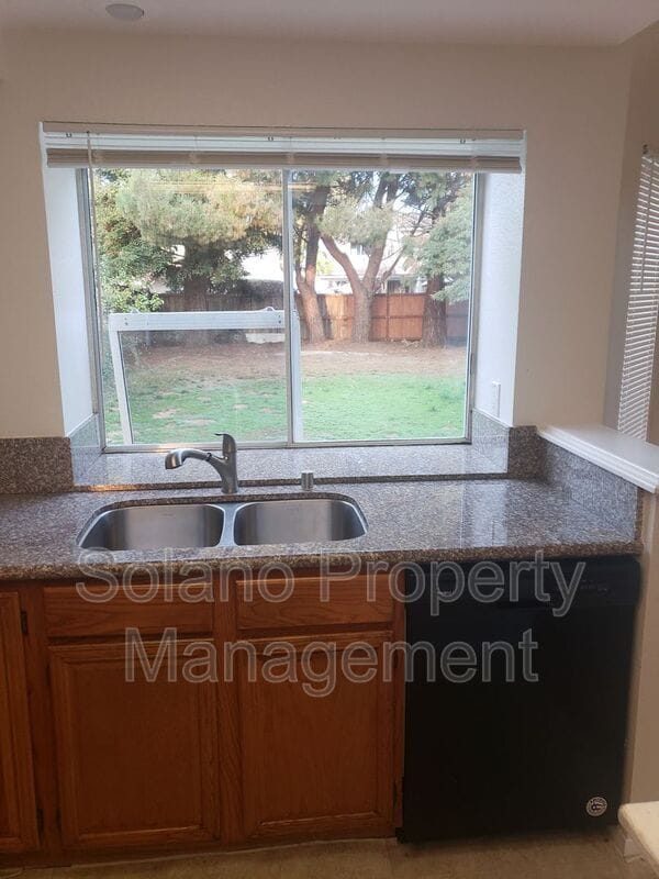 Building Photo - 654 Catalina Cir