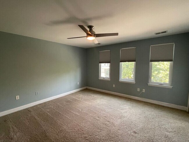 Building Photo - 2359 Boston St