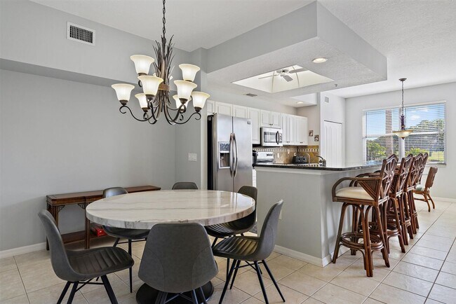 Building Photo - 2BR/2BA Lake View Condo in Heritage Oaks Golf & Country Club