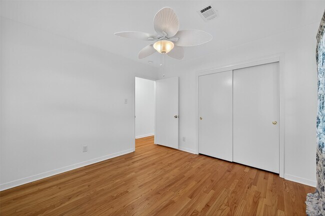 Building Photo - 8210 Edgemoor Dr