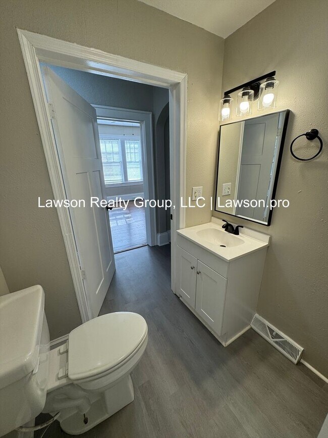 Building Photo - Updated Four Bedroom Home Close to Downtown Roanoke!