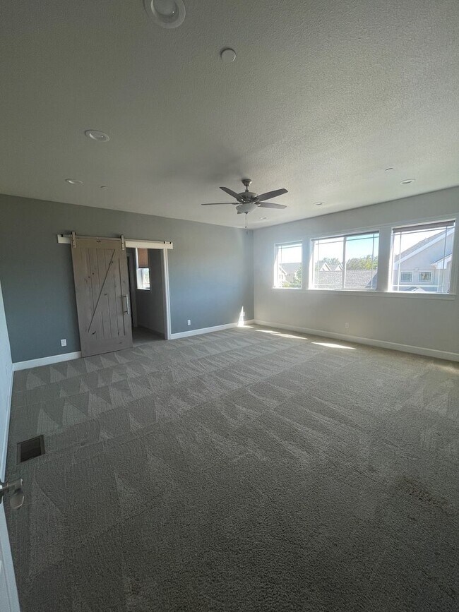 Building Photo - NEWER BUILT 3 BED/2 BATH HOME