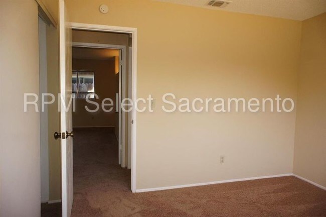 Building Photo - 5277 Eden View Dr