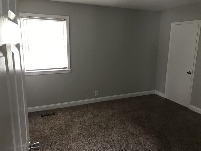 Building Photo - G TEAM - FOR LEASE - 2BR/2BA DUPLEX - LEBANON