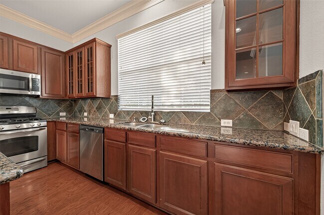 Building Photo - 3308 Clearview Cir