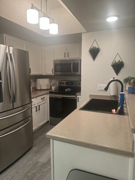 Building Photo - 1720 E Thunderbird Rd