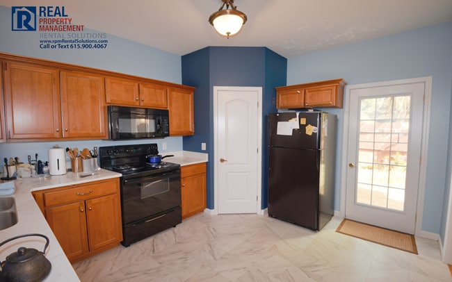 Building Photo - Lovely 2BR/2.5 BA Murfreesboro townhome close to I-24! Washer/dryer included!