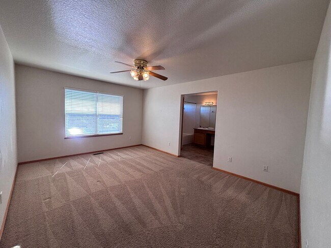 Building Photo - 4 Bed 3.5 Bath Home with Air Conditioning! - MileStone Real Estate Services - Available Now!