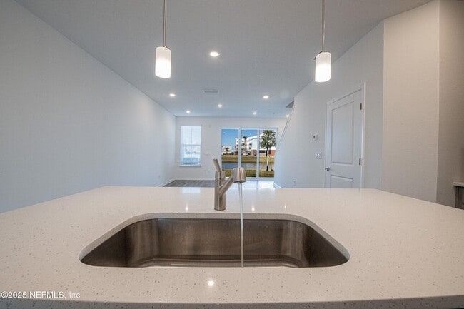 Building Photo - 259 Brandon Lks Dr