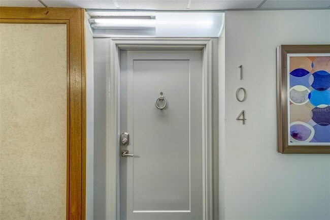 Primary Photo - 400 Island Way