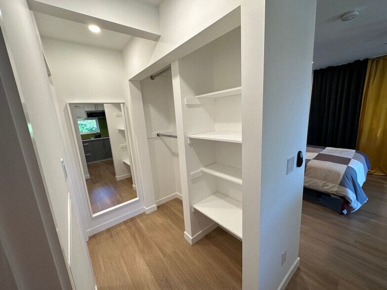 Building Photo - 4298 Avon Dr