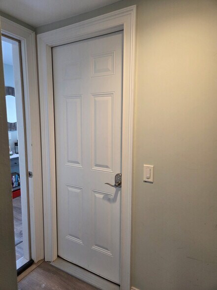 Building Photo - 56 Ellington Ave