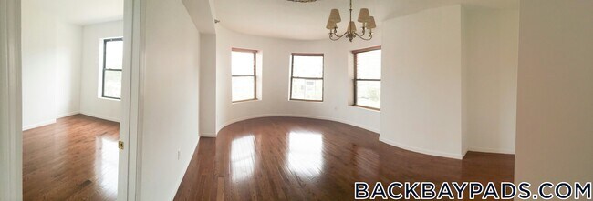 Building Photo - 636 Beacon St