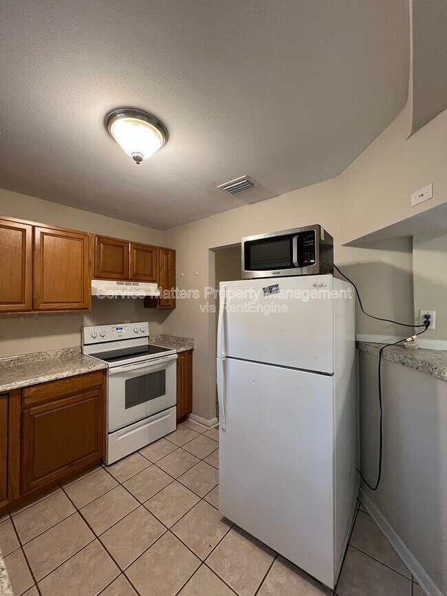 Building Photo - 303 Newcastle Dr