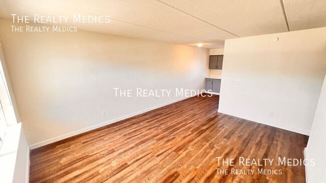 Building Photo - 1400 Eudora Rd