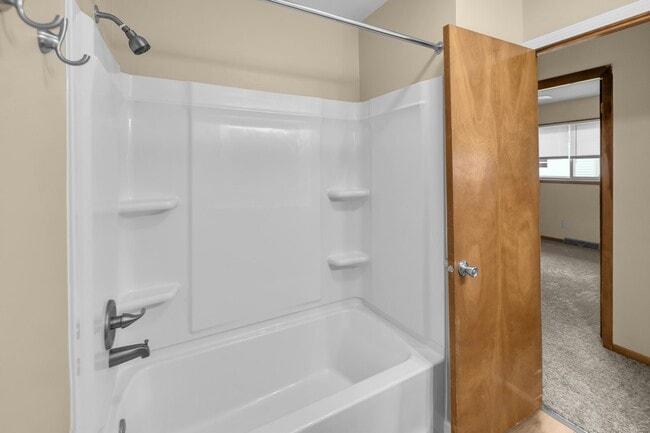 Building Photo - 515 Maddox Dr