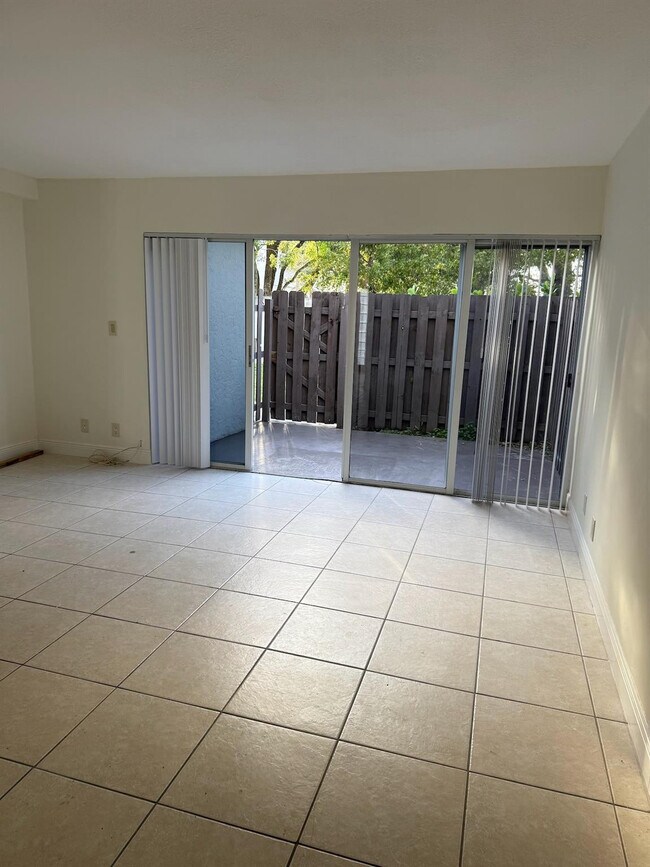 Building Photo - 3003 NW 5th Terrace