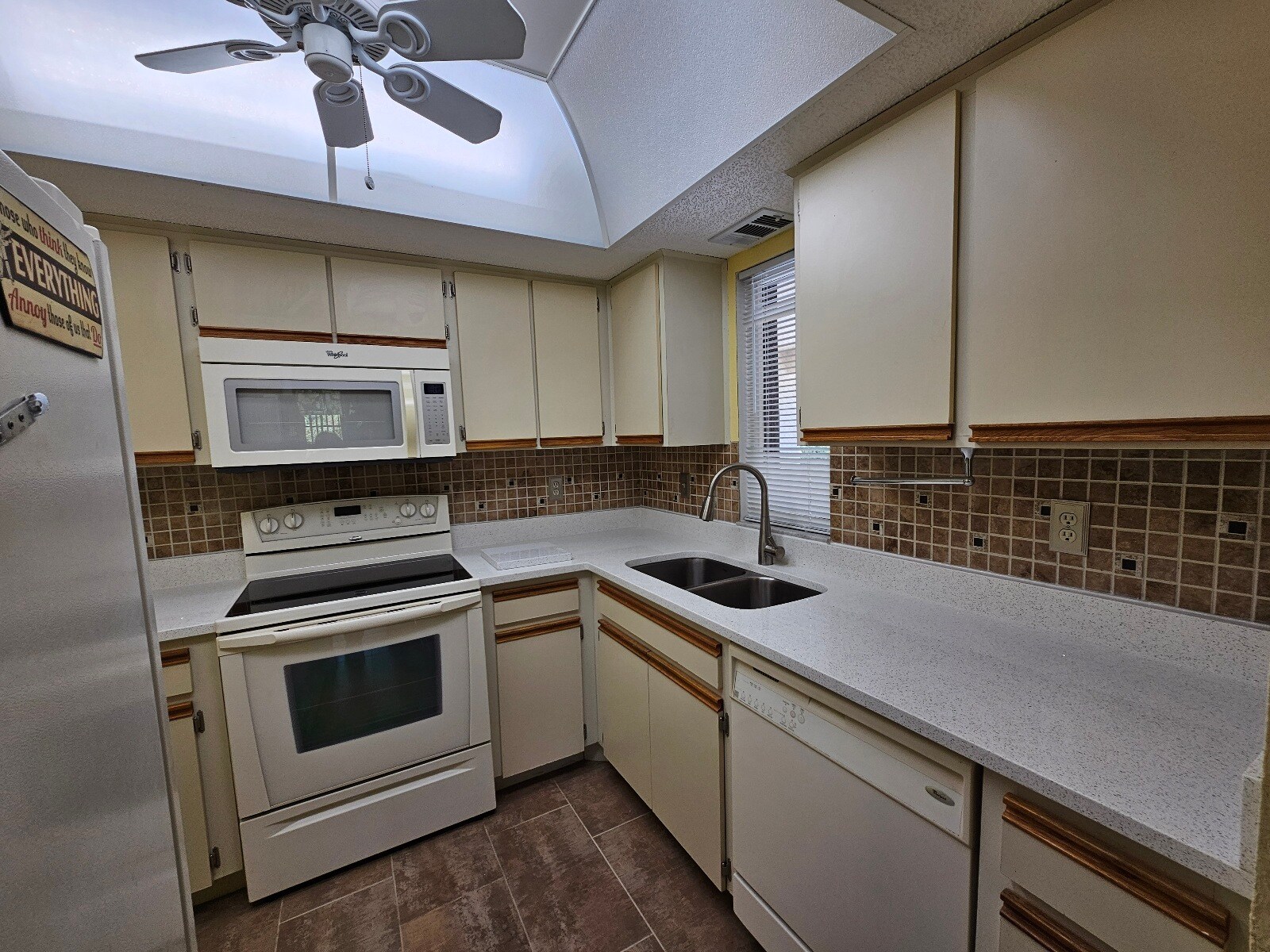 Building Photo - 19505 Quesada Ave