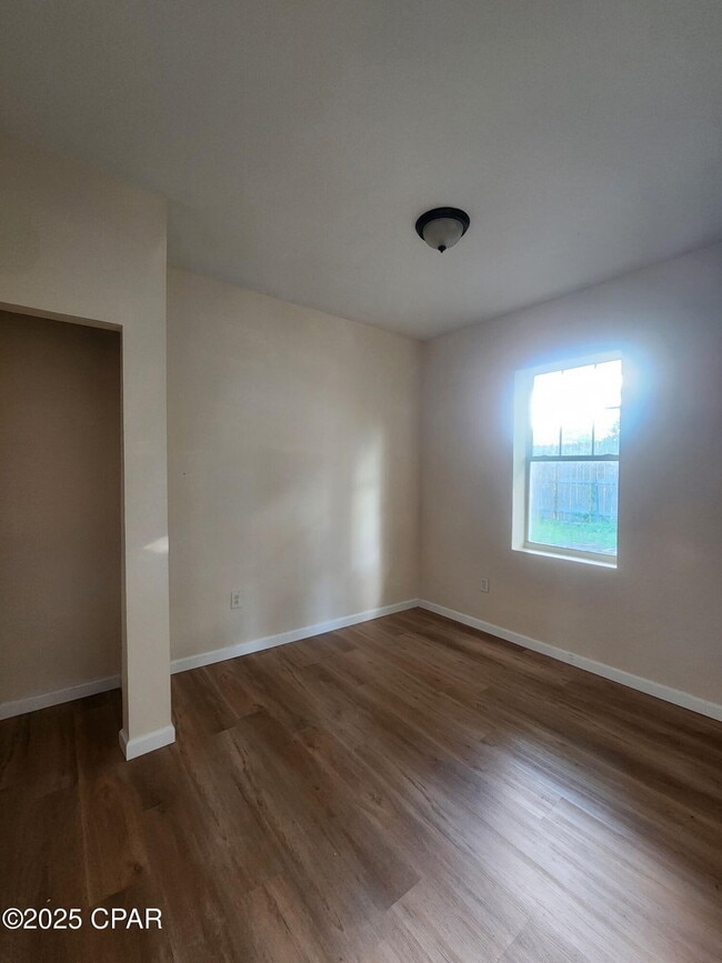 Building Photo - 705 Satsuma Ave