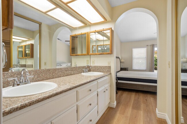 Building Photo - 44210 Mariposa Ct