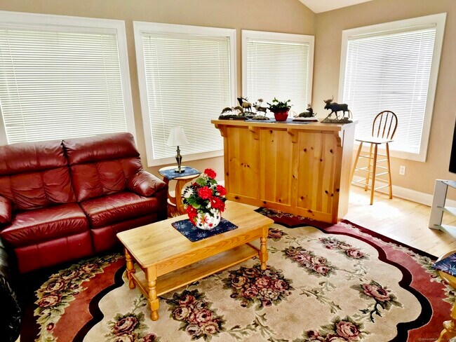 Building Photo - 488 Wolf Run