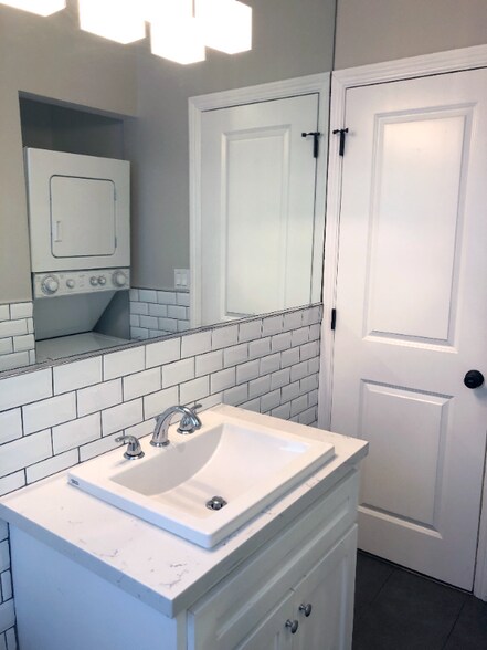 Building Photo - 1824 N Gramercy Pl
