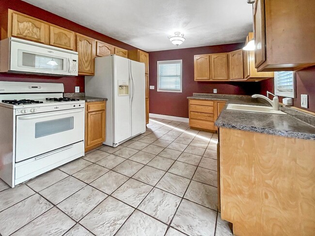 Building Photo - 4221 Buchanan Ave SW