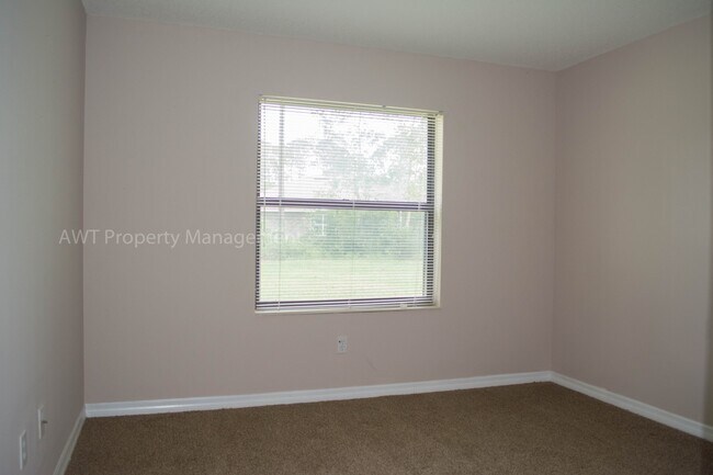 Building Photo - Updated 3/2. Great Location