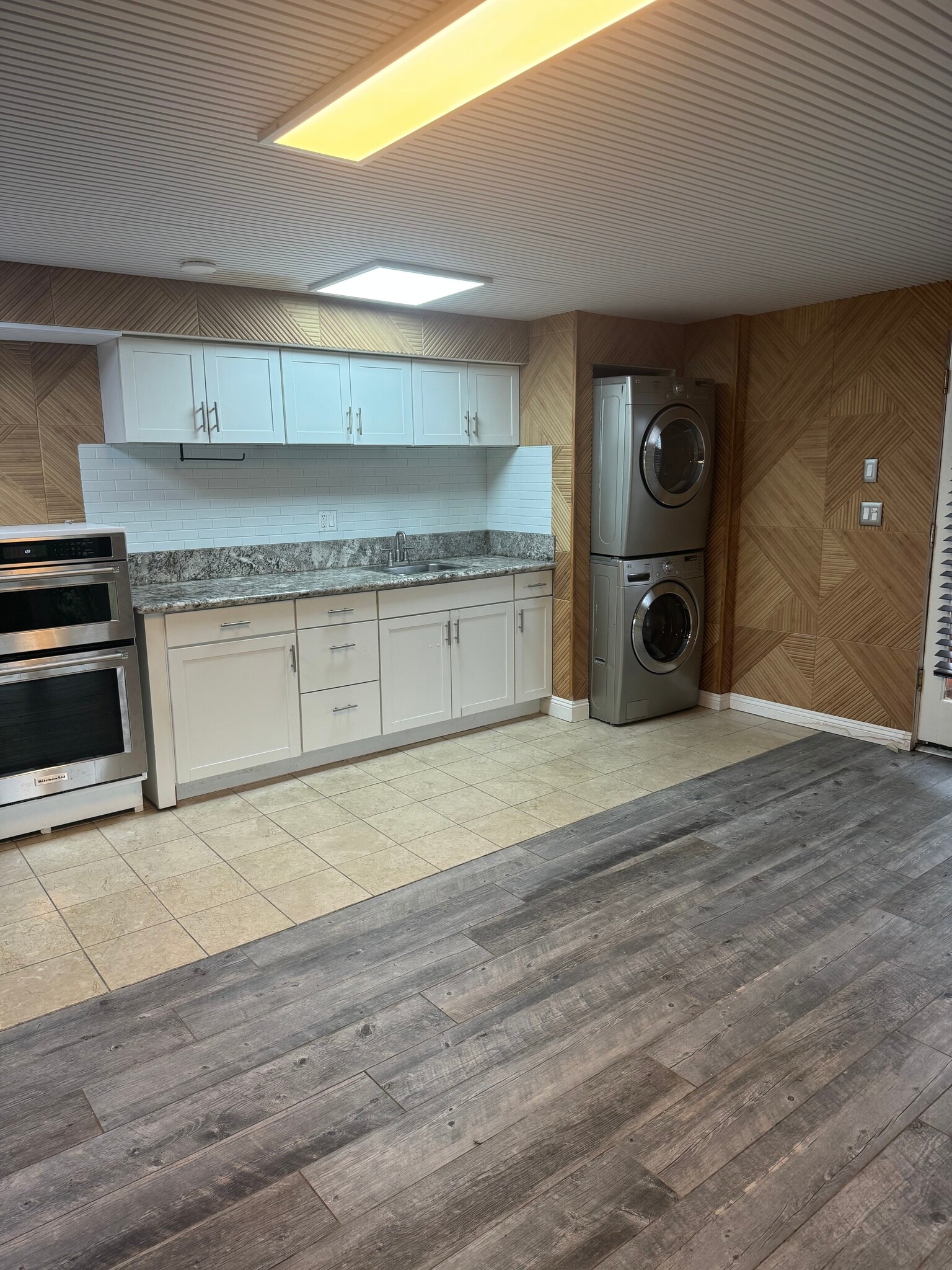 Building Photo - 2300 Sunset Heights Dr