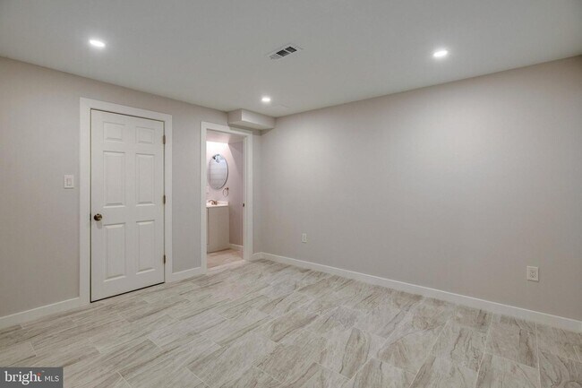 Building Photo - 9003 Fox Lair Dr