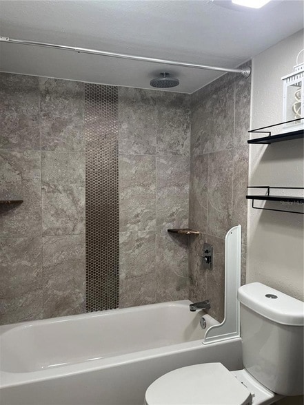 Building Photo - 528 Golden Raintree Pl