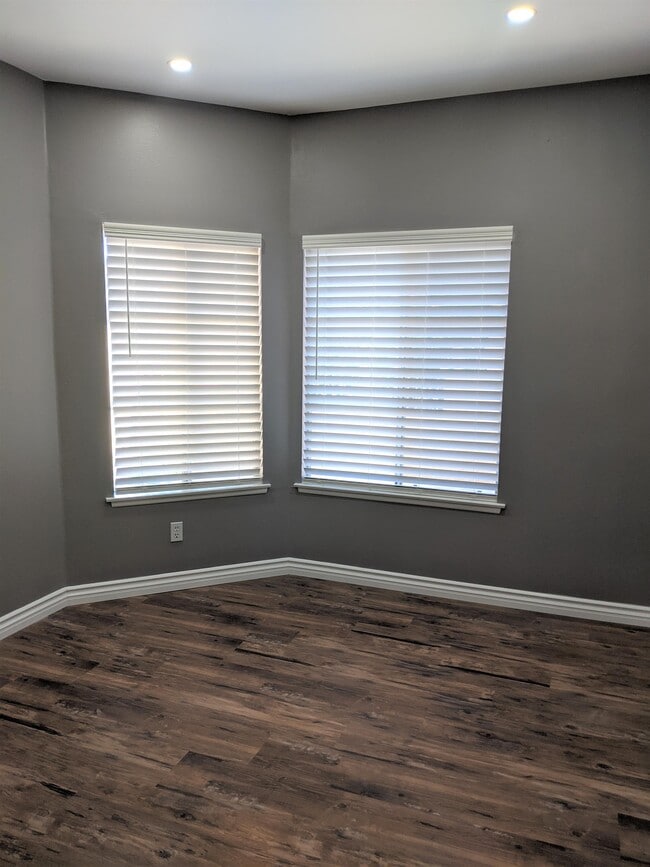 Building Photo - 23947 Del Monte Dr.