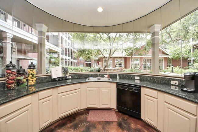 Building Photo - 2400 McCue Rd