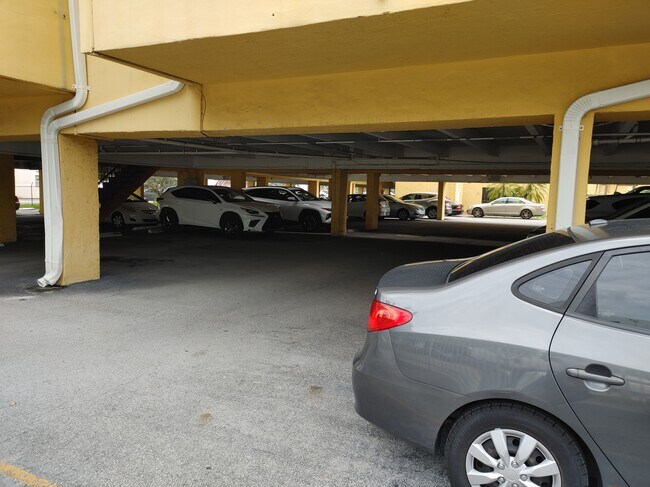 Building Photo - 1555 W 44th Pl