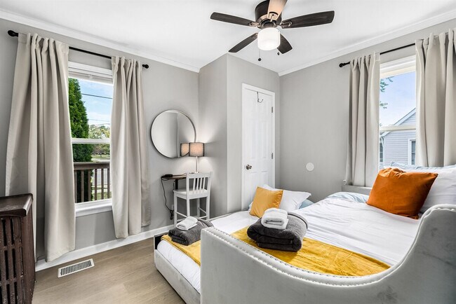 Building Photo - 14926 E 10 Mile Rd