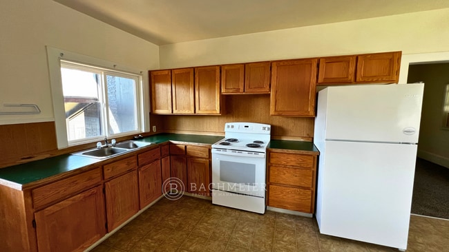 Building Photo - SW 1st Triplex