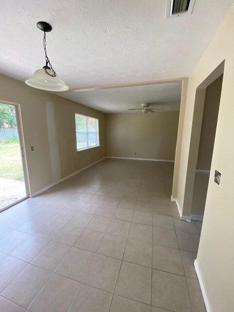 Building Photo - 517 Cody Dr