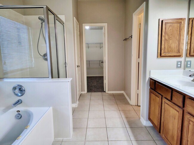 Building Photo - 6126 Menor Crest Dr