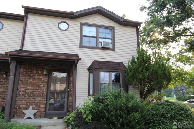 Building Photo - 138 Leah Ct