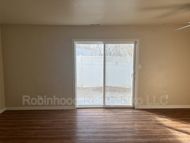 Building Photo - 1640 Winchester Dr