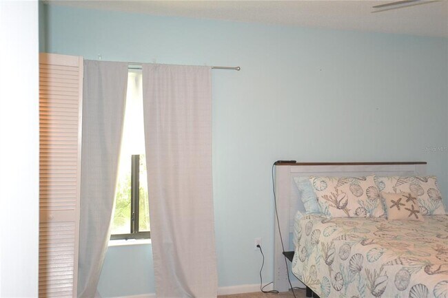 Building Photo - 3232 Lake Pine Way E