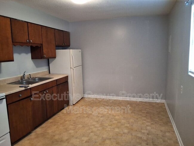 Building Photo - 1140 Evelyn Dr