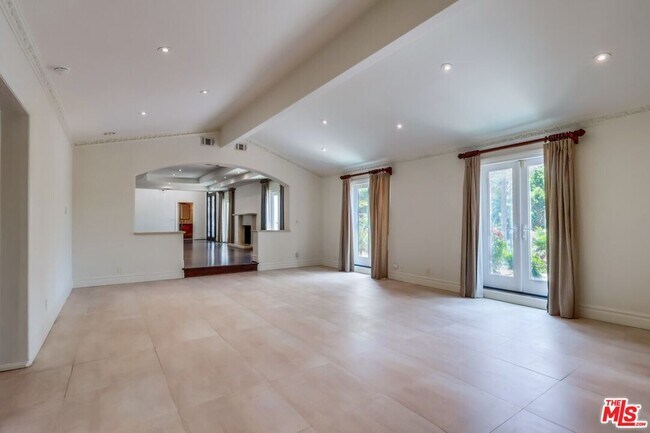 Building Photo - 114 S Layton Dr