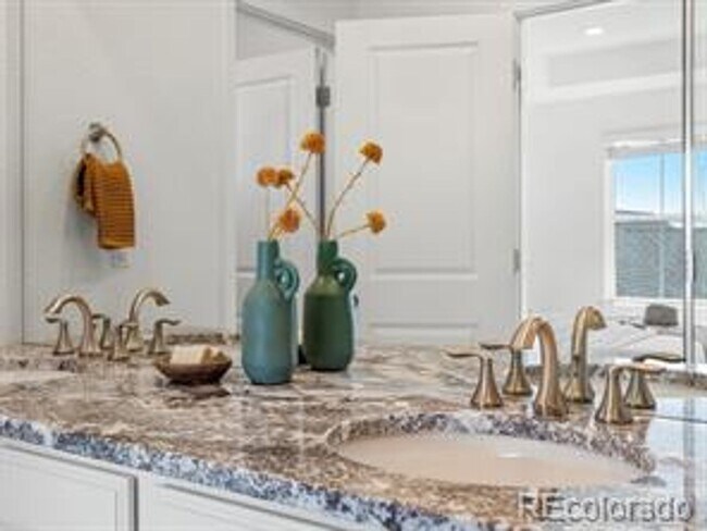 Building Photo - ***Beautiful 4 bed 3 bath nearly-new home ...