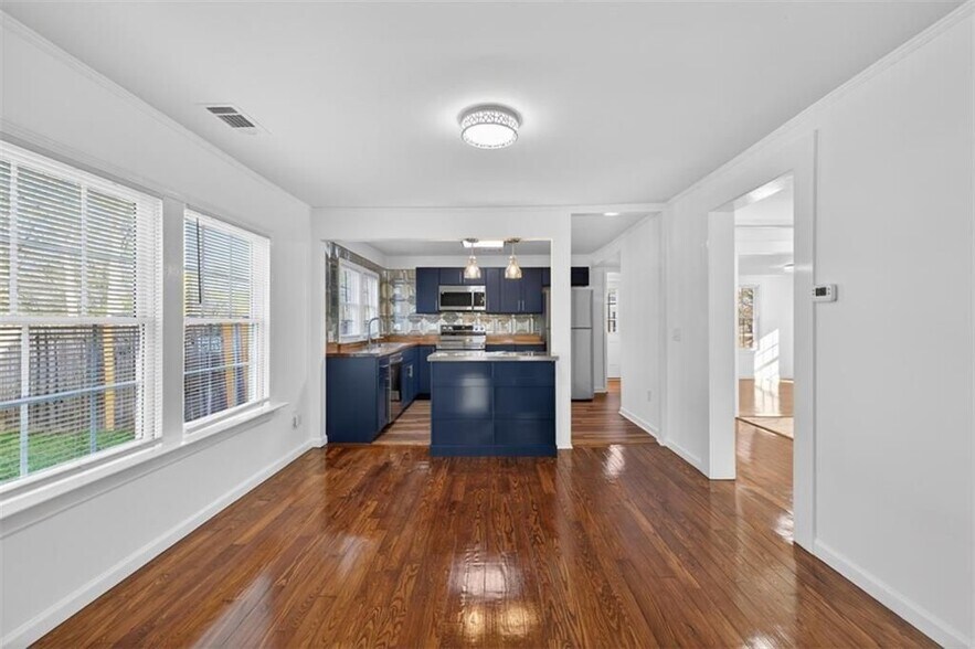 Building Photo - 240 E 5th Ave