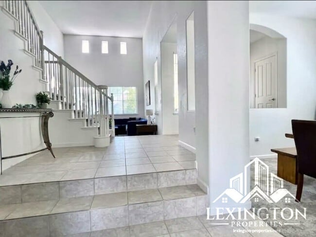 Building Photo - Stunning, 5BD/3BA Home, in West Sacramento with a Pool and BBQ!