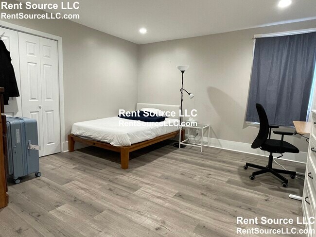 Building Photo - 73 Thorndike St